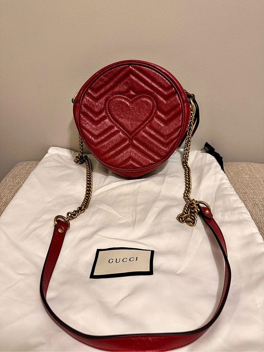 Gucci GG Marmont Round Mini Shoulder Bag Red - Picture 3 of 4